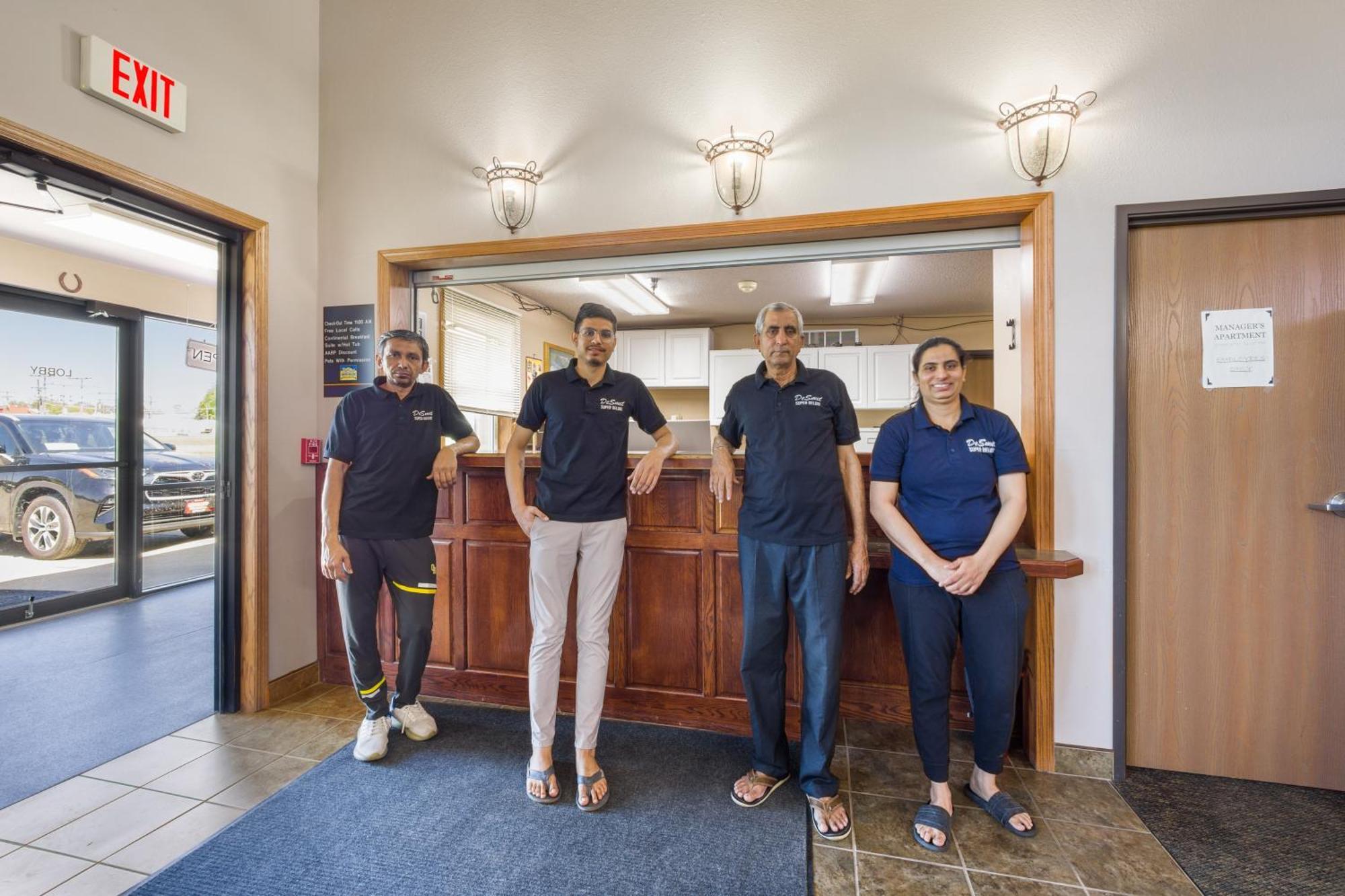 De Smet Super Deluxe Inn & Suites Eksteriør billede
